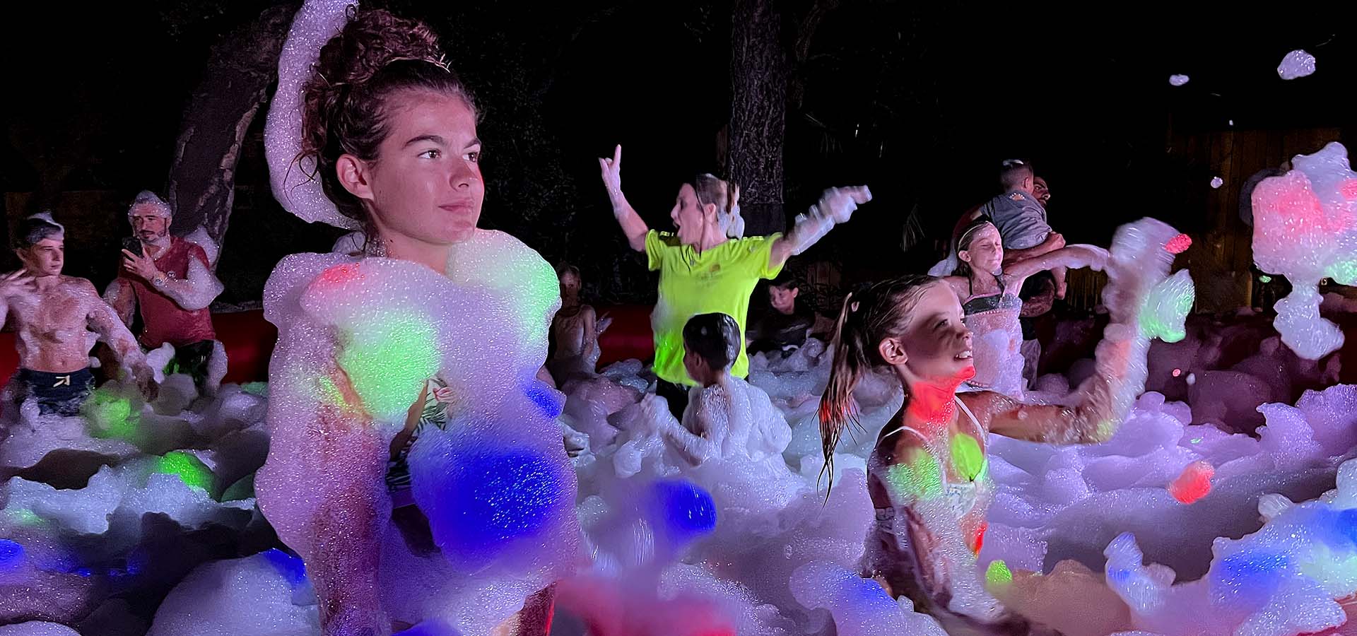 Camping porto vecchio animation mousse party jeune fille